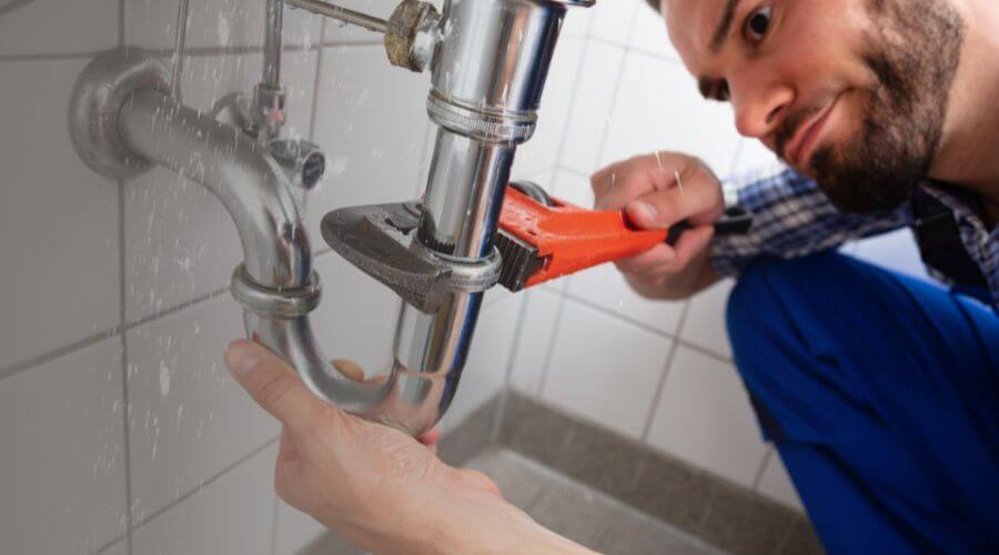 Expert burst pipe repair services in Leona, TX